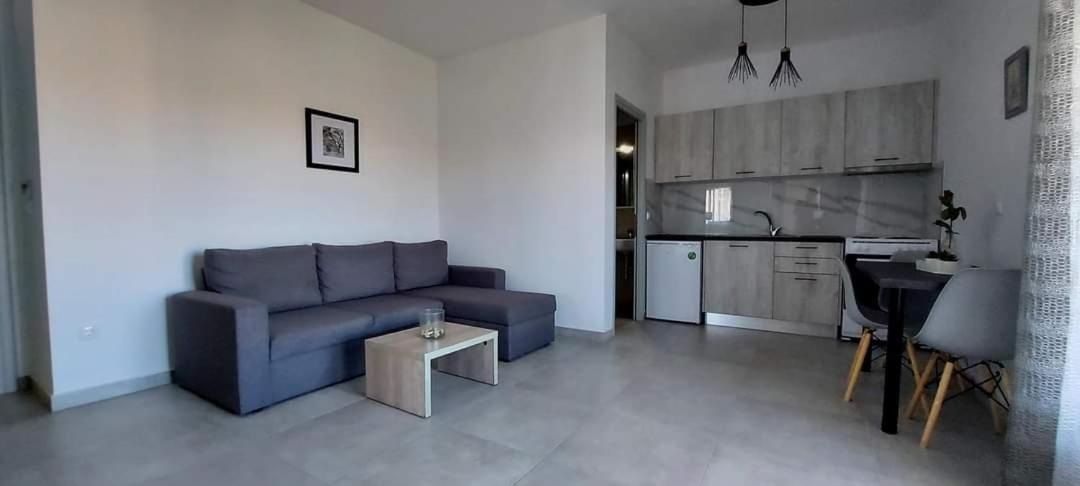 לריסוס Milias Apartment'S חדר תמונה