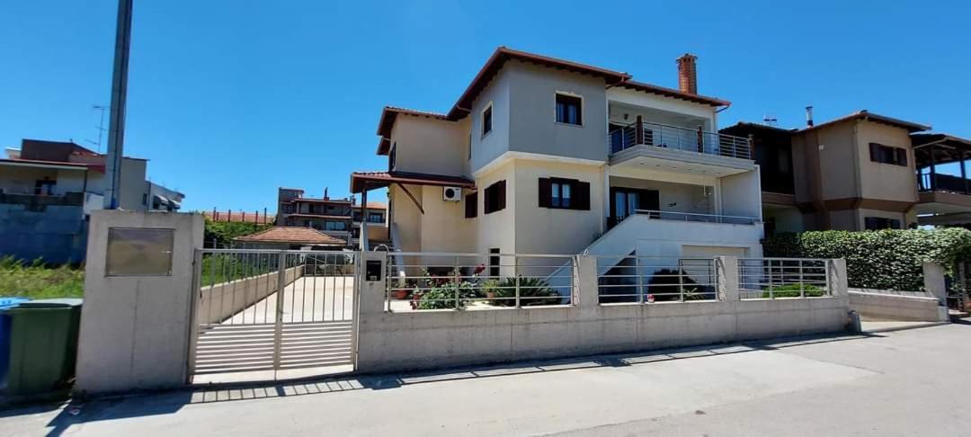 לריסוס Milias Apartment'S מראה חיצוני תמונה