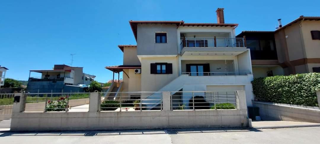 לריסוס Milias Apartment'S חדר תמונה